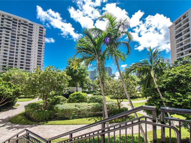2-bedroom condo for sale in Hallandale Beach - 2500 PARKVIEW DR 507 - MondialRealty