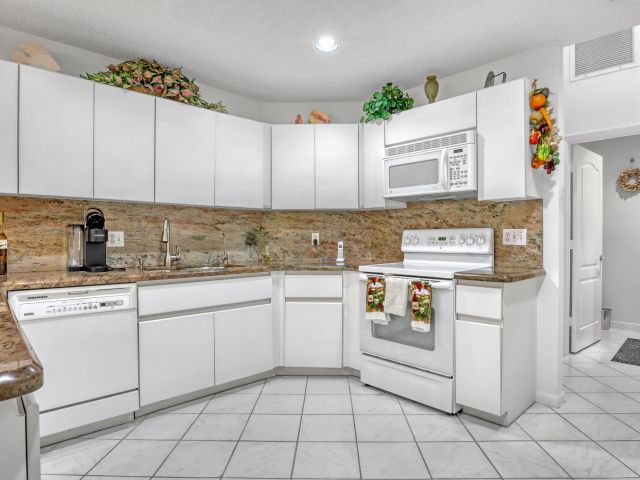 Home for sale at 712 Golf Court - photo 6803556