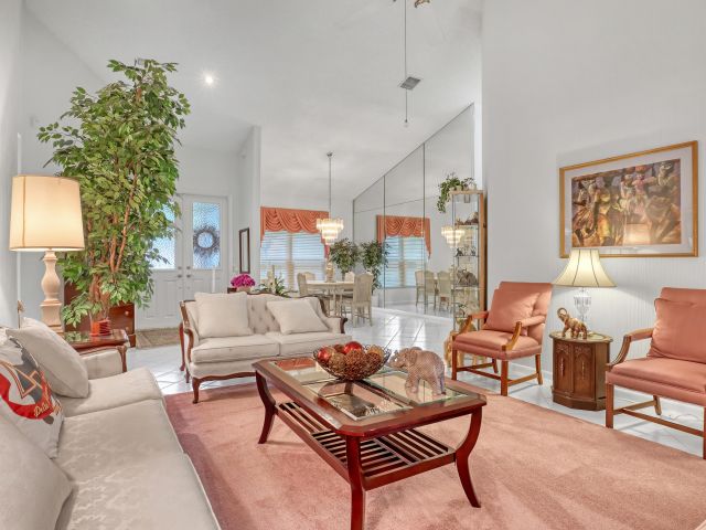 Home for sale at 712 Golf Court - photo 6803565