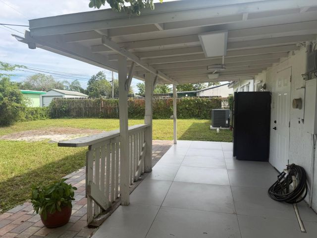 Home for rent at 4511 SW 23rd Street - photo 6799128