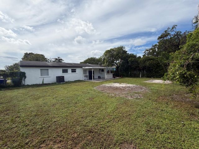 Home for rent at 4511 SW 23rd Street - photo 6799130