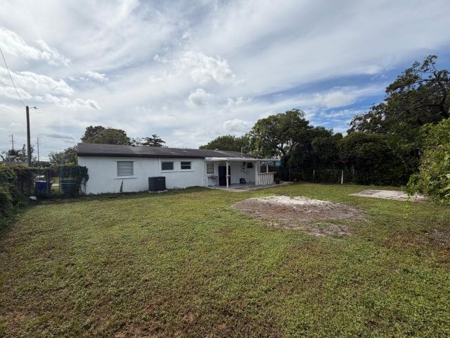 Home for rent at 4511 SW 23rd Street - photo 6799131