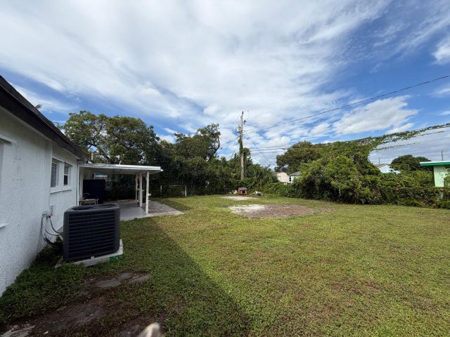 Home for rent at 4511 SW 23rd Street - photo 6799133