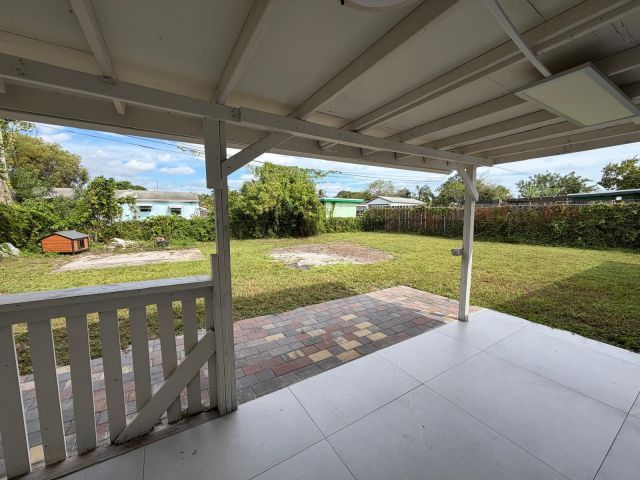 Home for rent at 4511 SW 23rd Street - photo 6799134