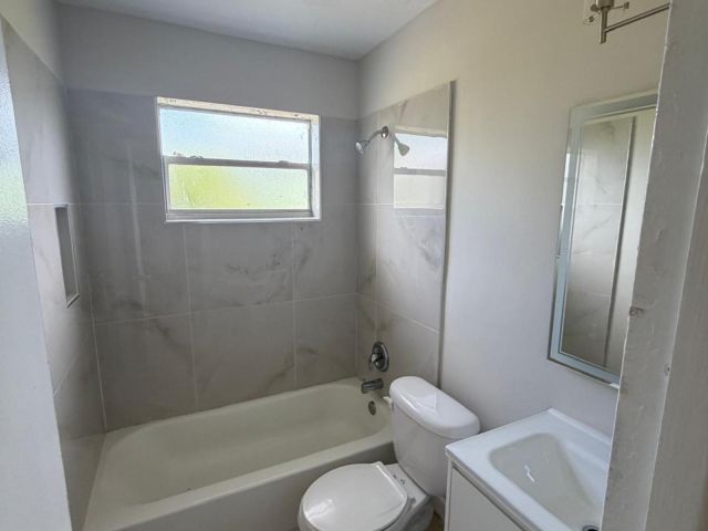 Home for rent at 4511 SW 23rd Street - photo 6799138