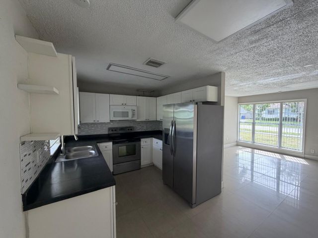 Home for rent at 4511 SW 23rd Street - photo 6799141