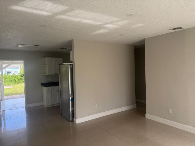 Home for rent at 4511 SW 23rd Street - photo 6799142