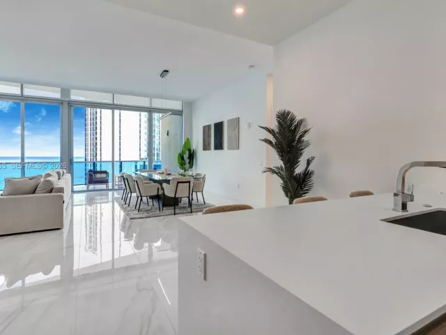 2-bedroom condo for rent in Sunny Isles Beach - 17550 Collins Ave PH2 - MondialRealty