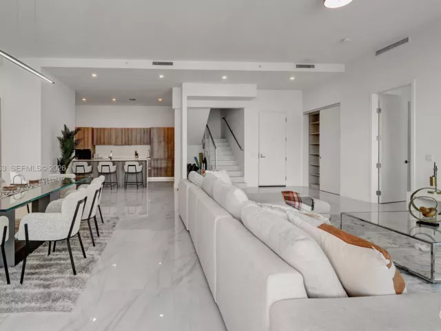 2-bedroom condo for rent in Sunny Isles Beach - 17550 Collins Ave PH2 - MondialRealty