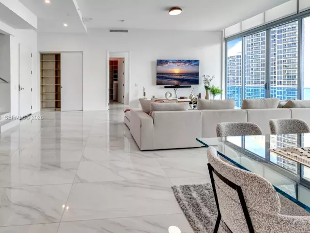 2-bedroom condo for rent in Sunny Isles Beach - 17550 Collins Ave PH2 - MondialRealty