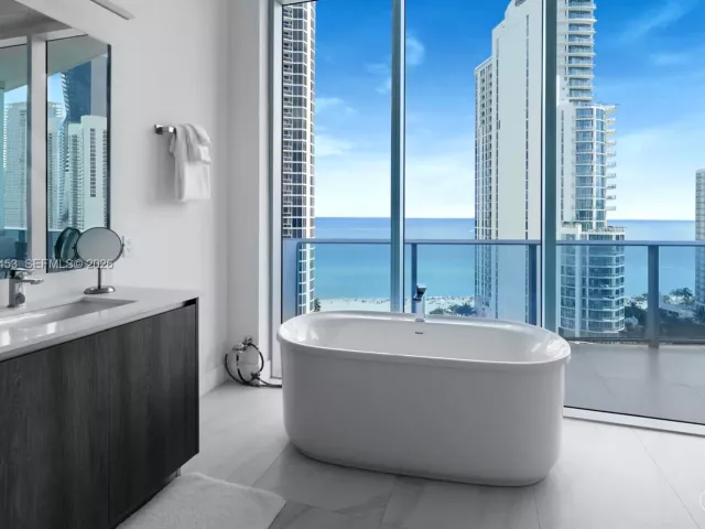 2-bedroom condo for rent in Sunny Isles Beach - 17550 Collins Ave PH2 - MondialRealty
