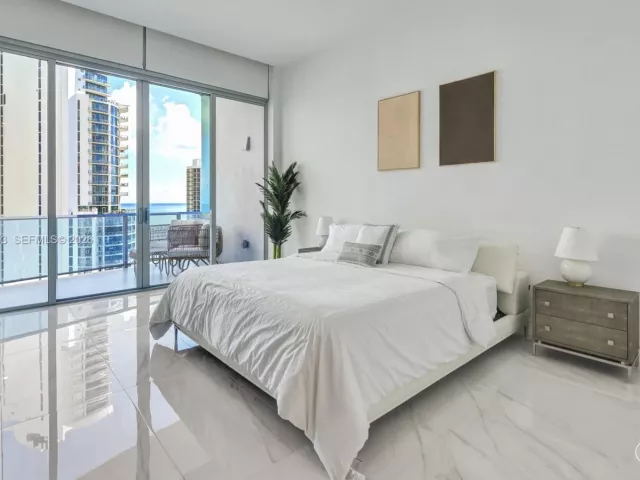2-bedroom condo for rent in Sunny Isles Beach - 17550 Collins Ave PH2 - MondialRealty