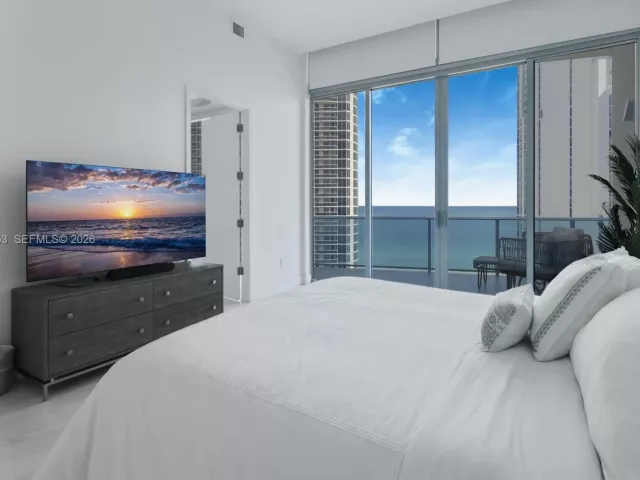 2-bedroom condo for rent in Sunny Isles Beach - 17550 Collins Ave PH2 - MondialRealty