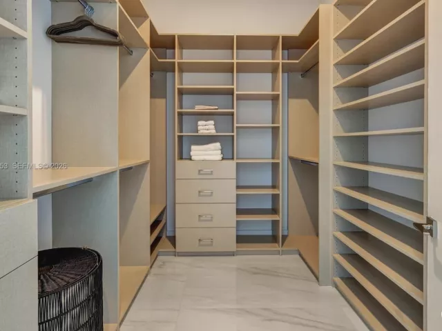 2-bedroom condo for rent in Sunny Isles Beach - 17550 Collins Ave PH2 - MondialRealty