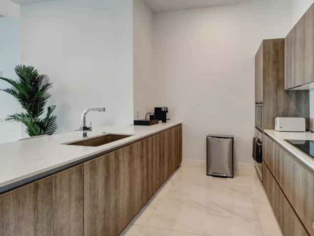 2-bedroom condo for rent in Sunny Isles Beach - 17550 Collins Ave PH2 - MondialRealty