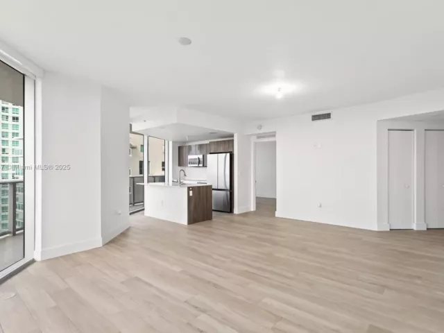 Apartment for sale  Unit #3401 - photo 6782137