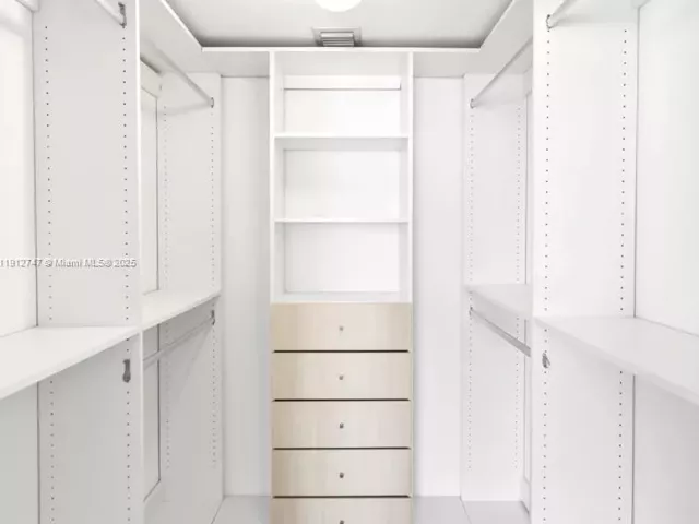 Apartment for sale  Unit #3401 - photo 6782124