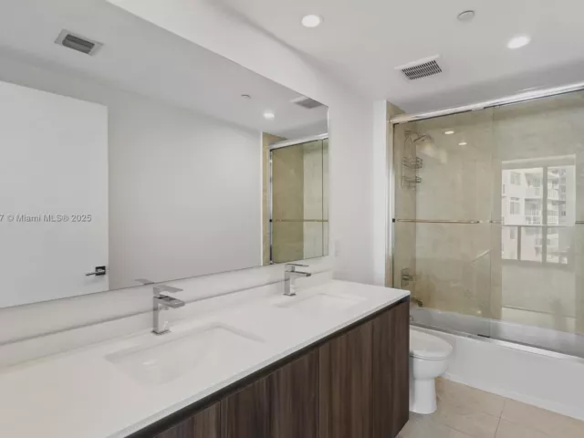 Apartment for sale  Unit #3401 - photo 6782125