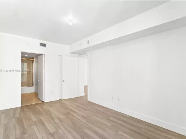 Apartment for sale  Unit #3401 - photo 6782126