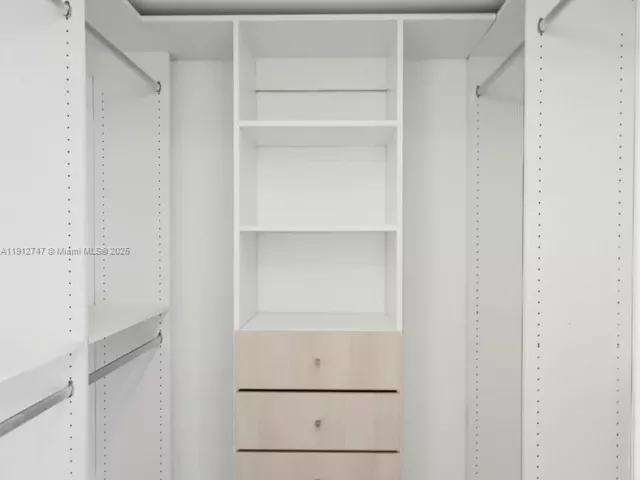 Apartment for sale  Unit #3401 - photo 6782129