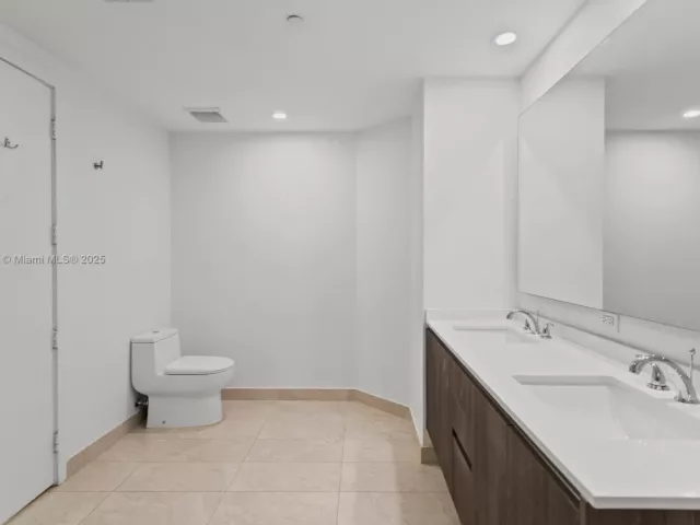 Apartment for sale  Unit #3401 - photo 6782130