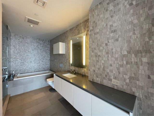 Apartment for sale  Unit #3806 - photo 6783800