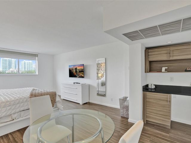 Apartment for rent  Unit #426 - photo 6785172