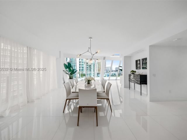 5-bedroom condo for sale in Aventura -  - MondialRealty