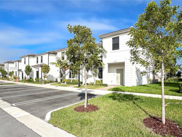 3-bedroom home for sale in Homestead - 12877 SW 232nd Ln - MondialRealty