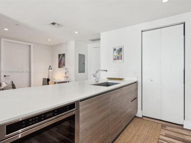 Apartment for sale  Unit #2404 - photo 6802052