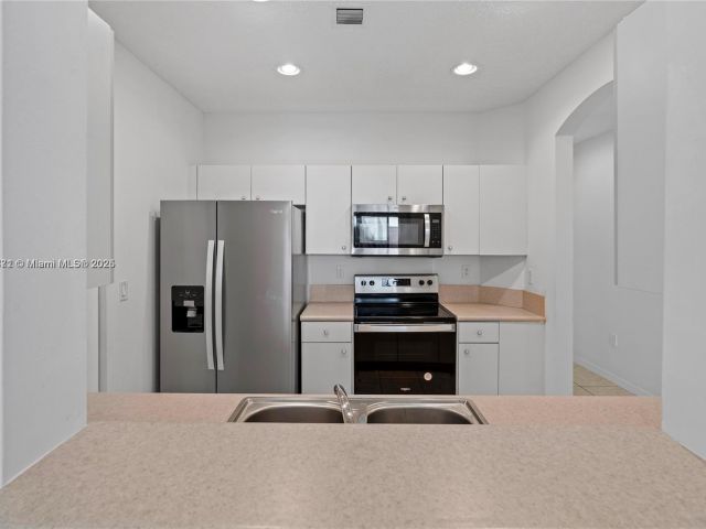 4-bedroom home for rent in Homestead - 2258 NE 42nd Ave 0 - MondialRealty