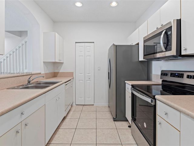 4-bedroom home for rent in Homestead - 2258 NE 42nd Ave 0 - MondialRealty
