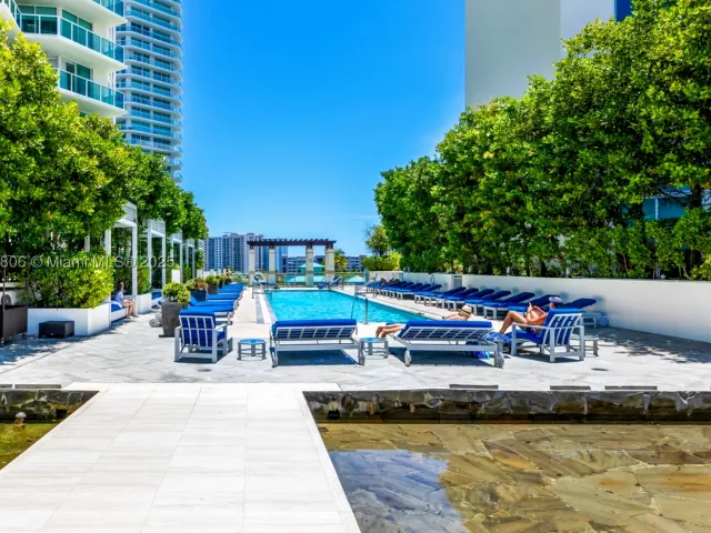 3-bedroom condo for sale in Sunny Isles Beach - 150 Sunny Isles Blvd 601 - MondialRealty