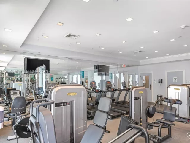 3-bedroom condo for sale in Sunny Isles Beach - 150 Sunny Isles Blvd 601 - MondialRealty
