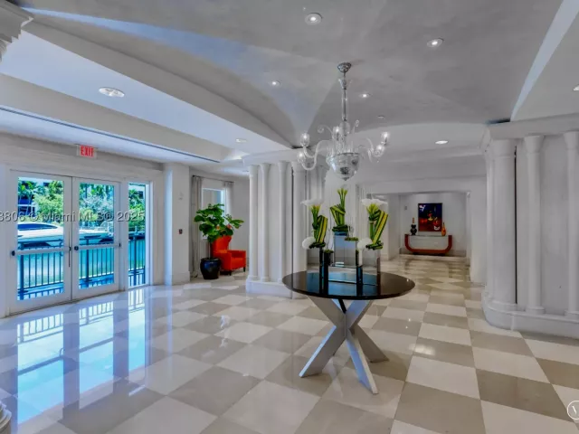 3-bedroom condo for sale in Sunny Isles Beach - 150 Sunny Isles Blvd 601 - MondialRealty