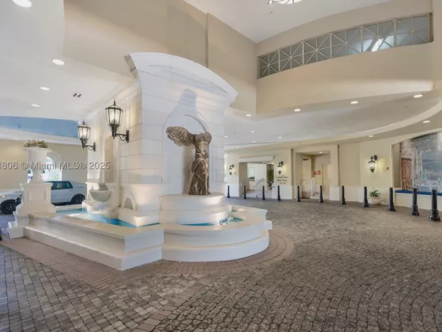 3-bedroom condo for sale in Sunny Isles Beach - 150 Sunny Isles Blvd 601 - MondialRealty