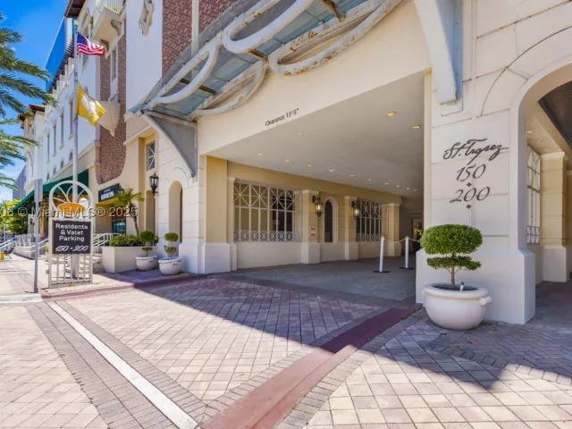 3-bedroom condo for sale in Sunny Isles Beach - 150 Sunny Isles Blvd 601 - MondialRealty
