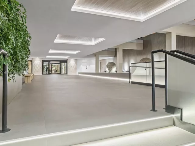 3-bedroom condo for sale in Miami Beach - 2301 Collins Ave 1432 - MondialRealty