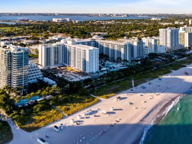 3-bedroom condo for sale in Miami Beach - 2301 Collins Ave 1432 - MondialRealty