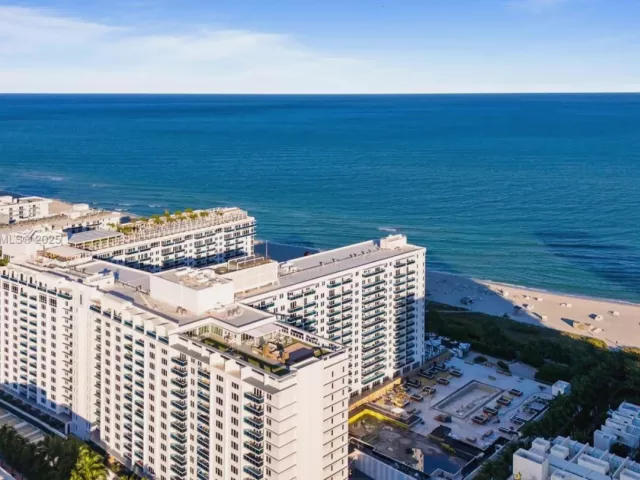 3-bedroom condo for sale in Miami Beach - 2301 Collins Ave 1432 - MondialRealty