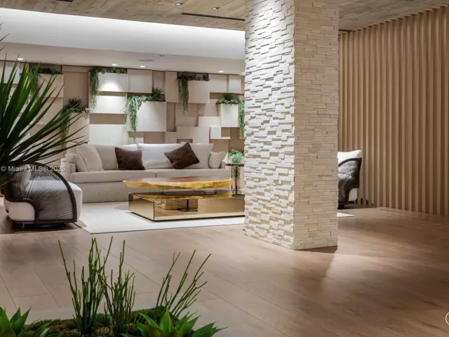 3-bedroom condo for sale in Miami Beach - 2301 Collins Ave 1432 - MondialRealty