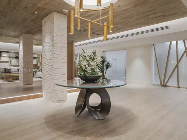 3-bedroom condo for sale in Miami Beach - 2301 Collins Ave 1432 - MondialRealty