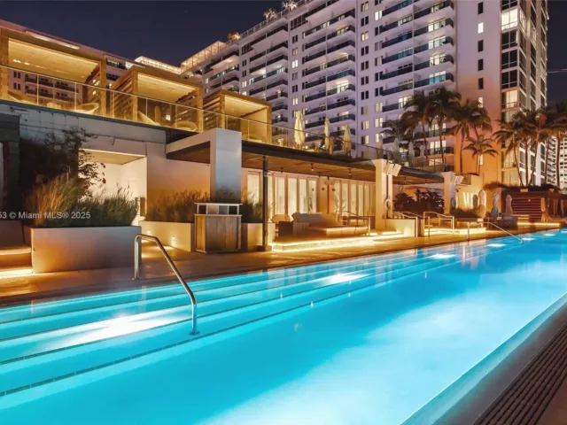 3-bedroom condo for sale in Miami Beach - 2301 Collins Ave 1432 - MondialRealty