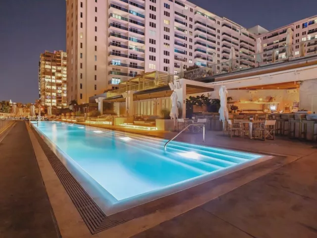 3-bedroom condo for sale in Miami Beach - 2301 Collins Ave 1432 - MondialRealty