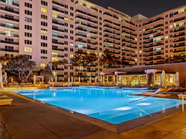 3-bedroom condo for sale in Miami Beach - 2301 Collins Ave 1432 - MondialRealty