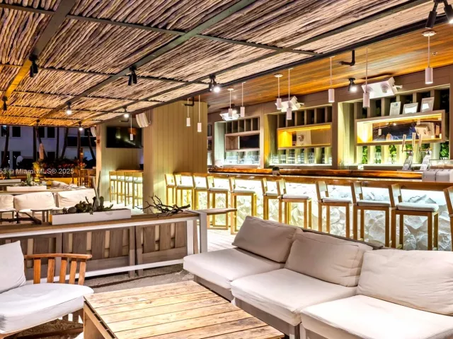 3-bedroom condo for sale in Miami Beach - 2301 Collins Ave 1432 - MondialRealty