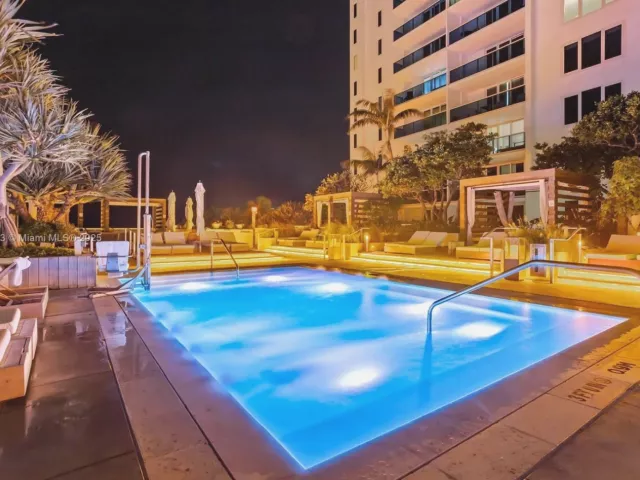 3-bedroom condo for sale in Miami Beach - 2301 Collins Ave 1432 - MondialRealty