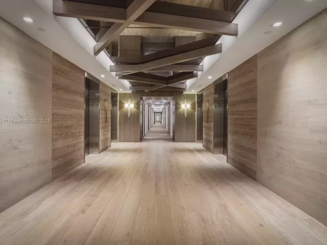 3-bedroom condo for sale in Miami Beach - 2301 Collins Ave 1432 - MondialRealty