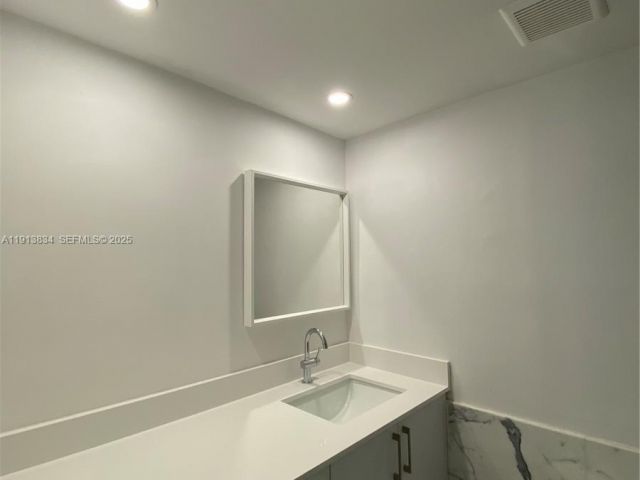 Apartment for rent  Unit #505 - photo 6798363