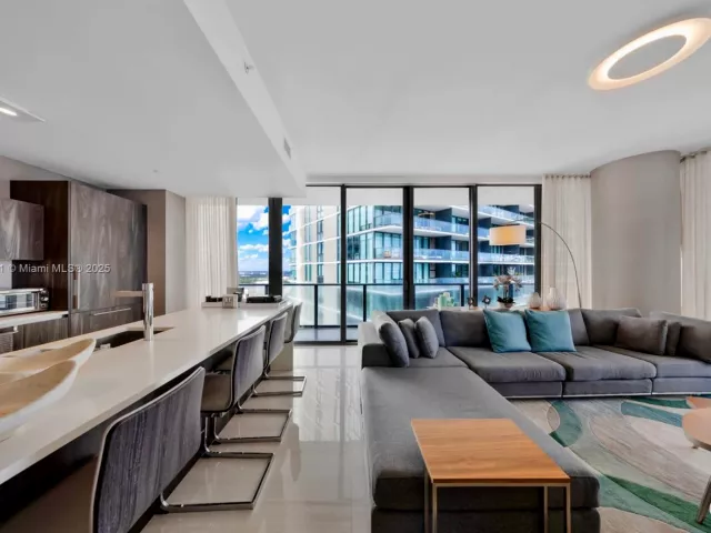 3-bedroom condo for rent in Miami - 480 NE 31st St 2807 - MondialRealty